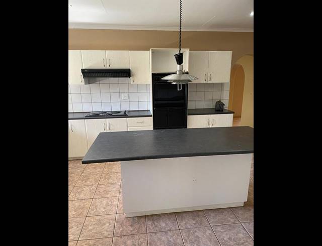 4 BEDROOM HOUSE FOR SALE IN CHROOM PARK